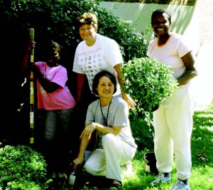 Ellen volunteering as the “garden coach” for the High Street Veterans Project in 2005.